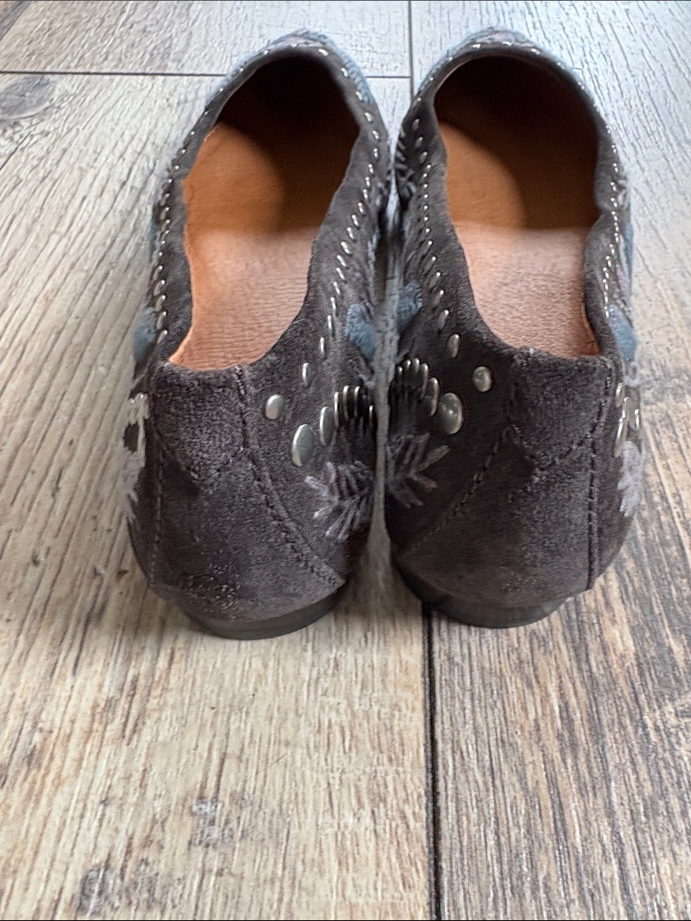 Frye Gray Studded Embroidered Pointy Suede Flats Size 6.5 - Picture 6 of 13